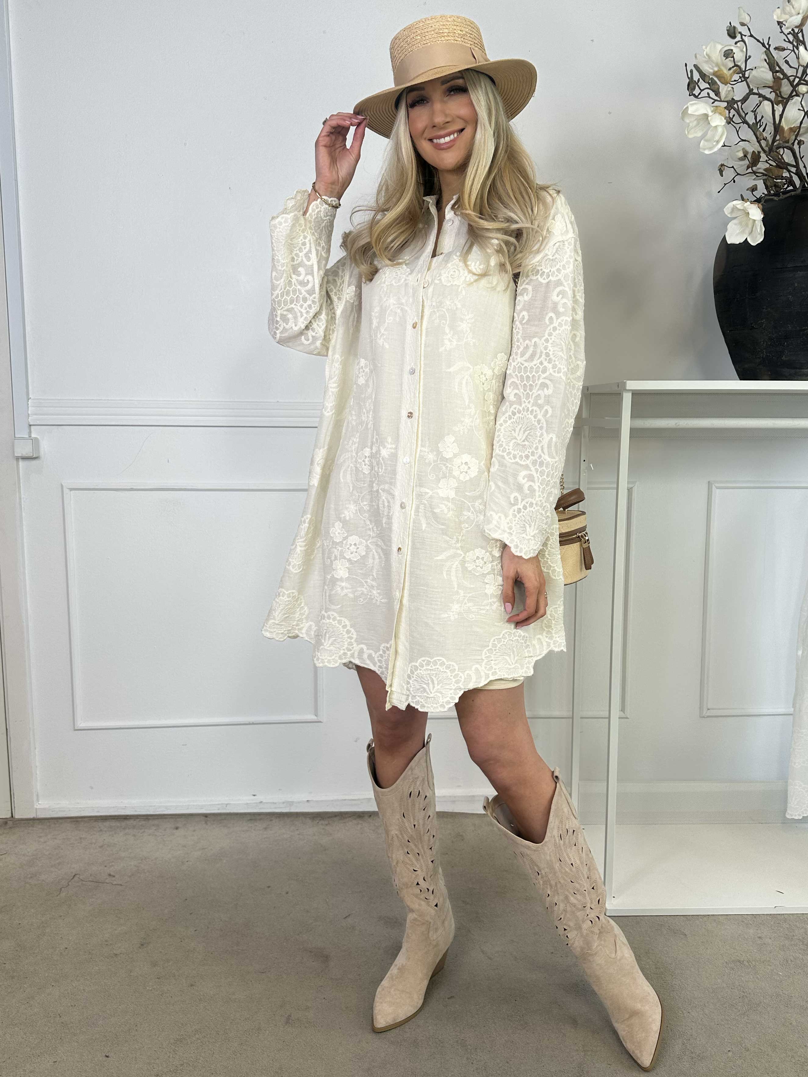 Cynthia - Söt bomullsskjorta med fint broderi